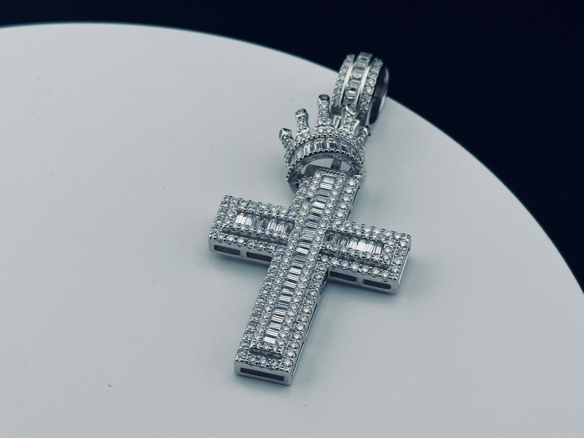 CROSS CROWN PENDANT